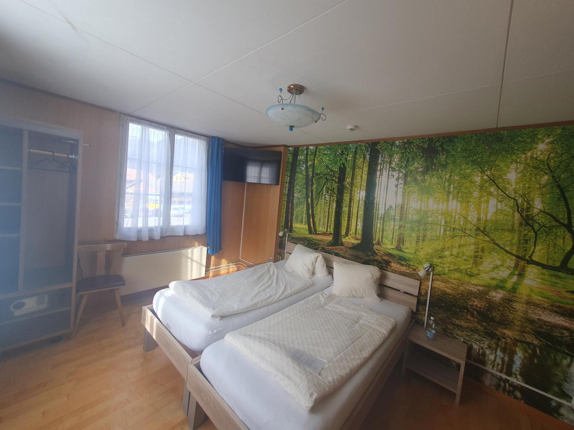 Gasthof Hirschen In Wilderswil Room photo