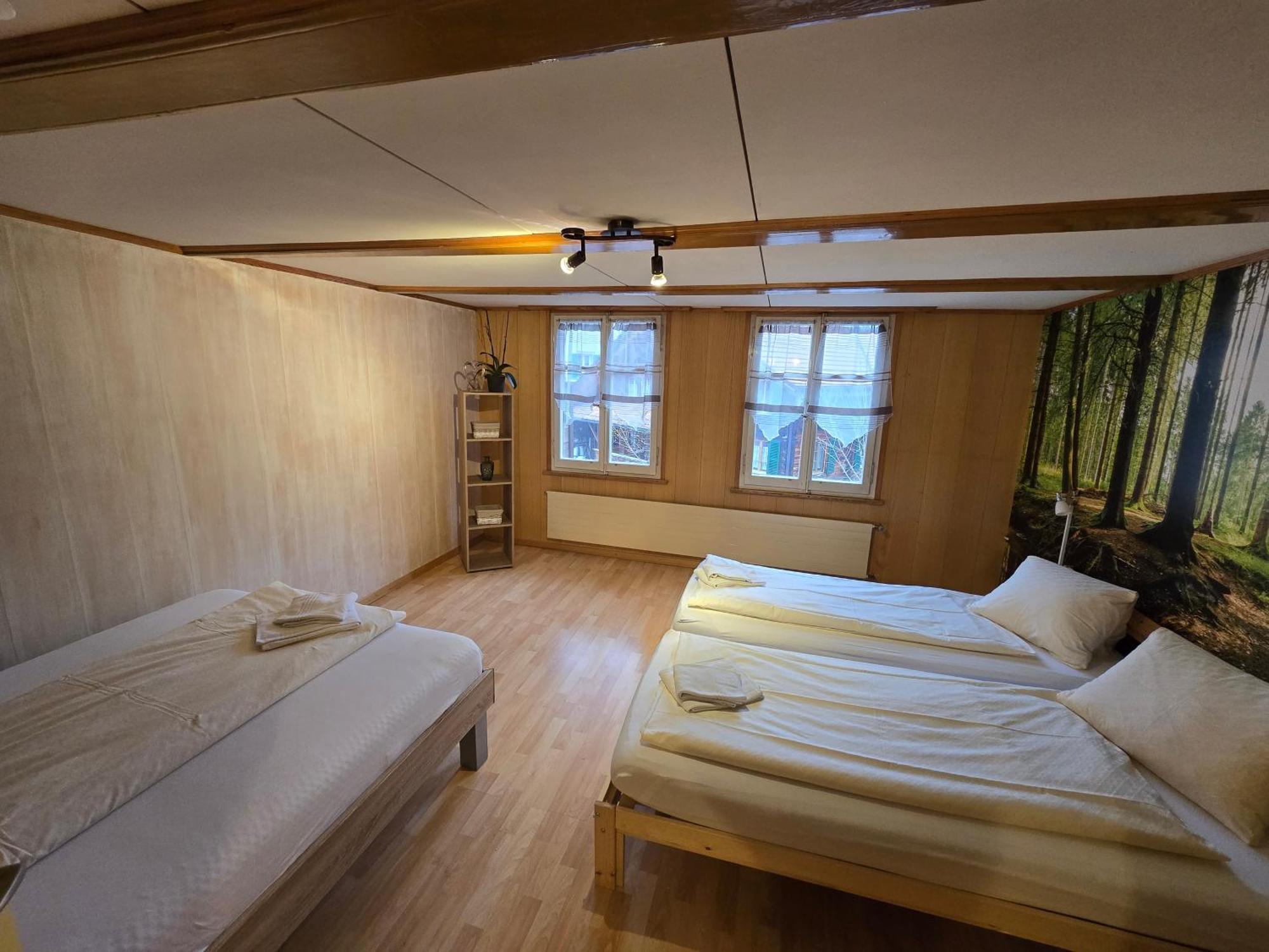 Gasthof Hirschen In Wilderswil Room photo